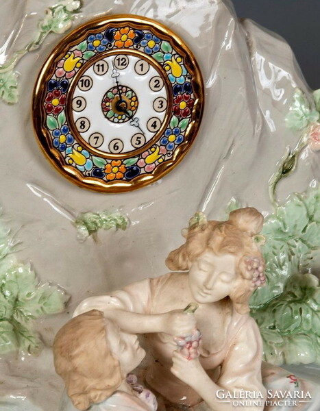 Szecessziós kerámia óra szőlő szedő gyermek figurákkal
