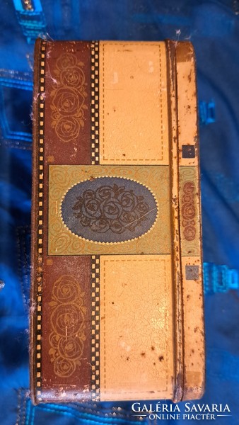 Antique tin box, metal box (m3757)