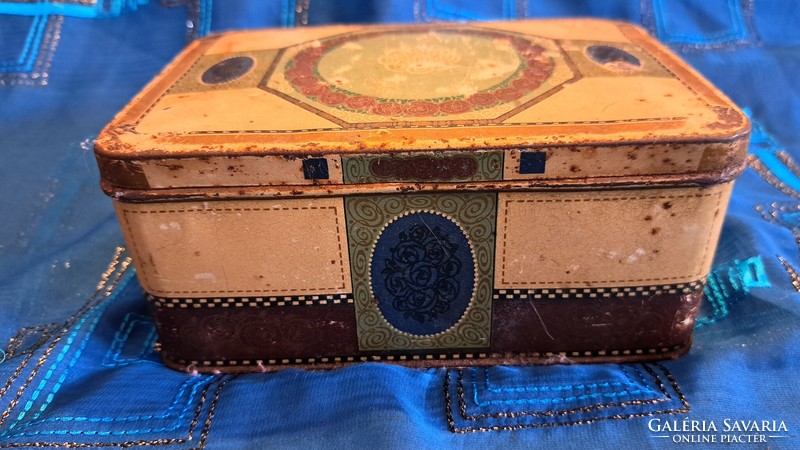 Antique tin box, metal box (m3757)