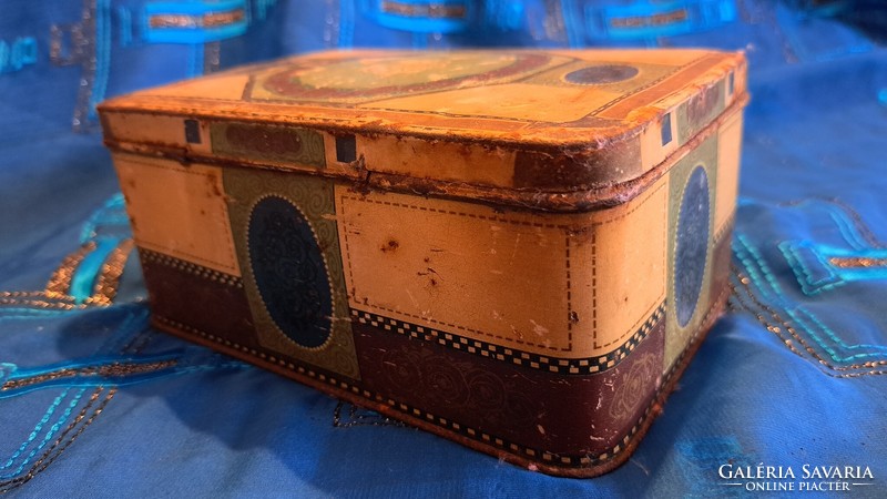 Antique tin box, metal box (m3757)