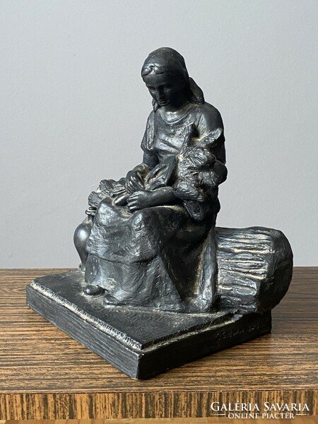 Sculptor Schwarczuk Pesterzebet resting peasant girl wheat and sickle ceramic statue