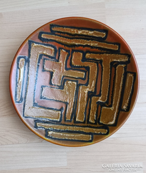 Ceramic bowl with a retro geometric pattern