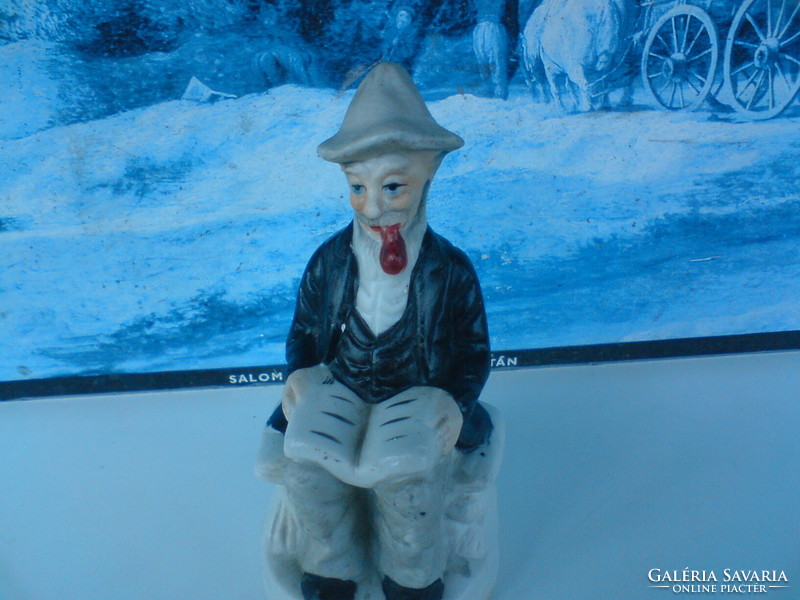 Régi biszkvit pipázó, olvasó apó - 13 cm magas figura