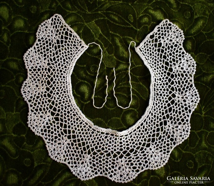 Crocheted needlework lace collar, dress accessory, inner length 42 cm, width: 8 cm