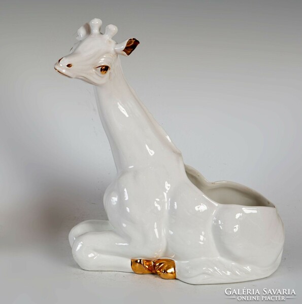 Giraffe-shaped ceramic bowl / offering