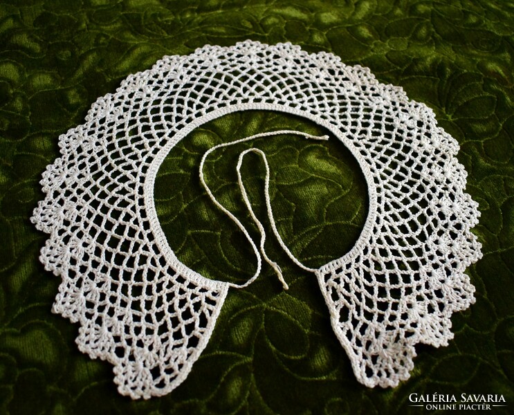 Crocheted needlework lace collar, dress accessory, inner length 46 cm, width: 8 cm