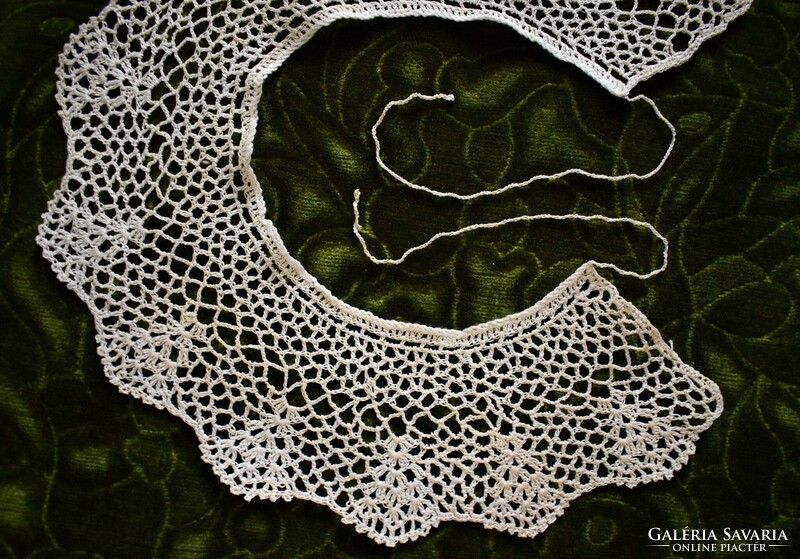 Crocheted needlework lace collar, dress accessory, inner length 42 cm, width: 8 cm