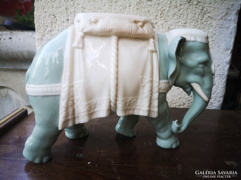 Antik elefánt porcelán különleges ritkasàg. Videó is készült róla
