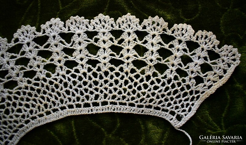 Crocheted needlework lace collar, dress accessory, inner length 48 cm, width: 8 cm