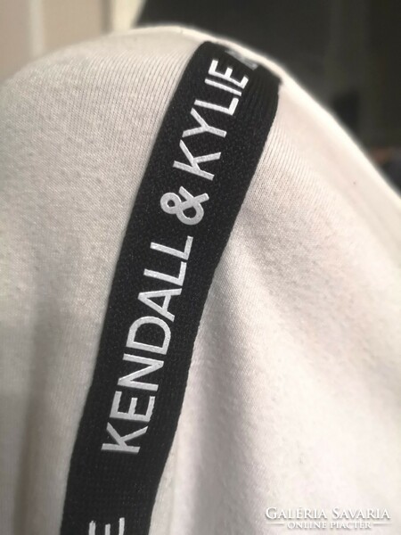 KENDALL & KYLIE 38-as fehér sport póló 95% pamut