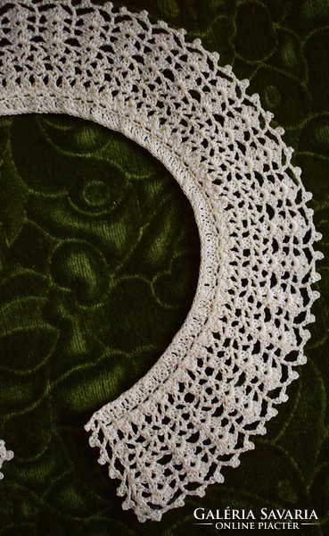 Crocheted needlework lace collar, dress accessory, inner length 48 cm, width: 6 cm