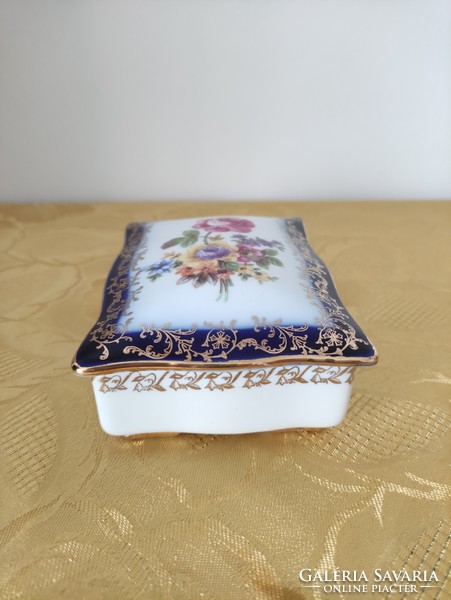German pm porcelain bonbonier with flower pattern, gilded, hand painted