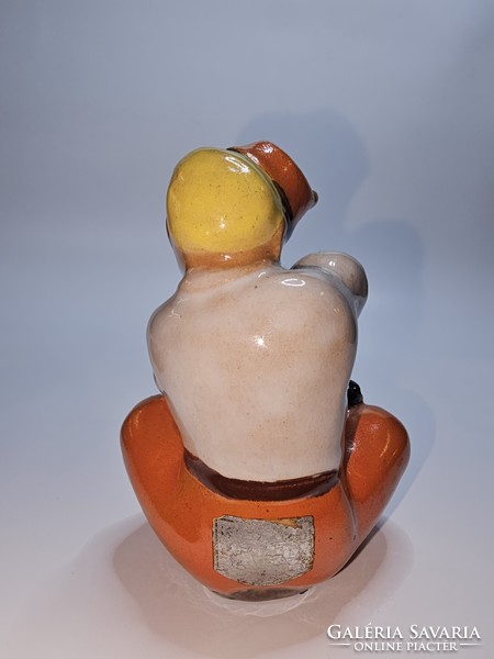 Hop ceramic figure