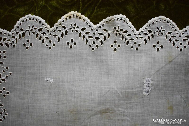 Embroidered madeira pattern, decorative handkerchief, napkin 40.5 x 41 cm embroidered p.R. Monogram damaged!