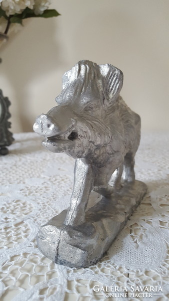 Boar statue, table decoration