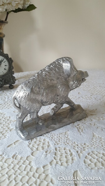 Boar statue, table decoration