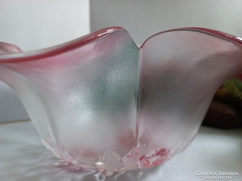 Walther Glas rózsaszín üveg kínáló tál, asztalközép, plasztikus virágokkal