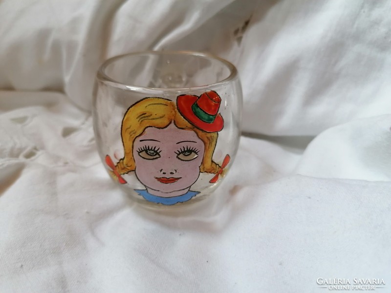 Special glass cup, painted with a little girl's head motif, the little girl's eyes move