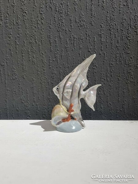 Pearl-glazed drasche porcelain fish statue - 51123
