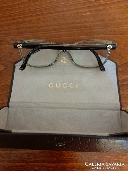 Women's Gucci glasses