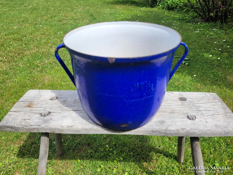 Old antique large size 10 l blue enameled pilsen cast iron iron pot pot with legs and handles