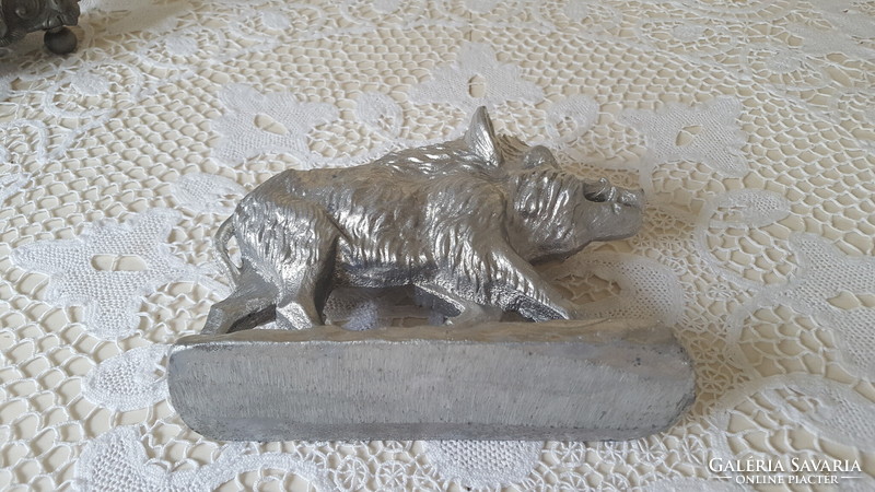 Boar statue, table decoration