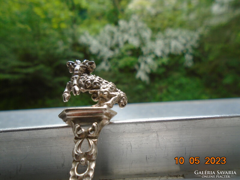 Egyedi ötvösmunka figurális miniatűr BAK csillagjegy talapzaton ezüst díszkiskanál