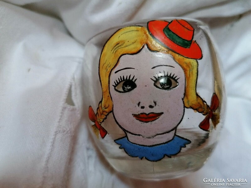 Special glass cup, painted with a little girl's head motif, the little girl's eyes move