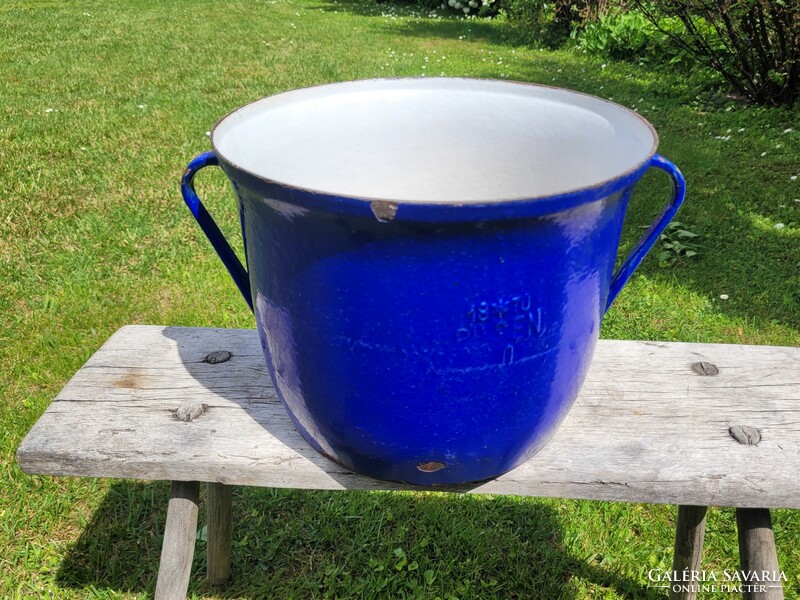 Old antique large size 10 l blue enameled pilsen cast iron iron pot pot with legs and handles