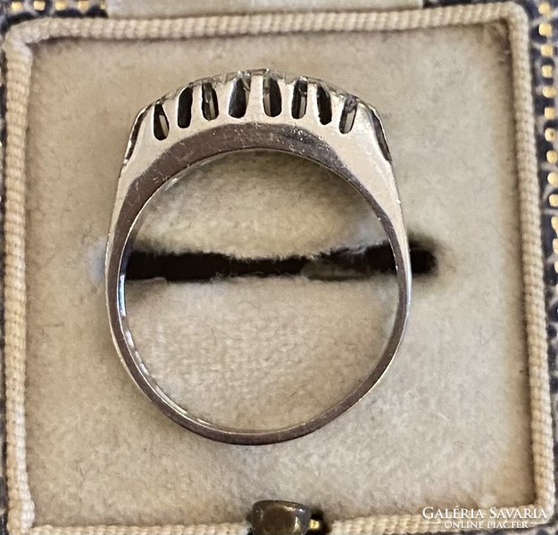 Old English artdeco 18 carat white gold ring with diamonds!