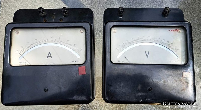Ammeter and voltmeter with a bakelite case