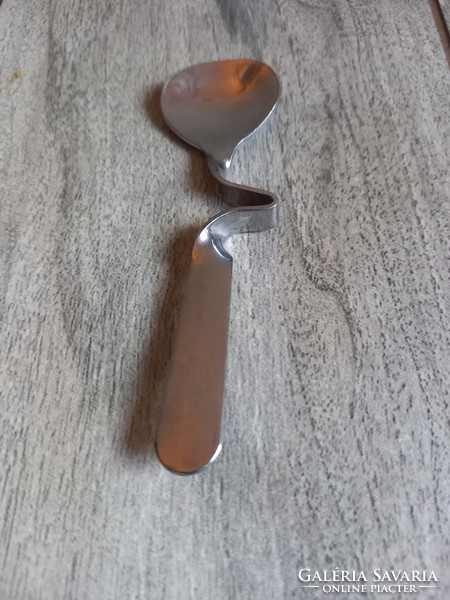 Régi acél dizájnos cukorszedő kanál (11,3x3,5 cm)