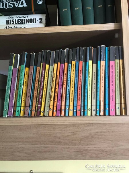 Dolphin books - 31 volumes HUF 250/pc