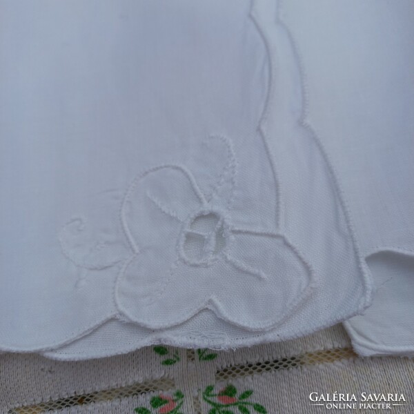 5 cotton napkins embroidered with a machine