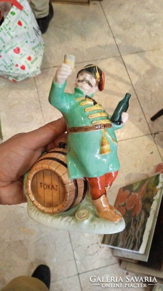 Herend porcelain wine tasting figurine, 16 cm high.
