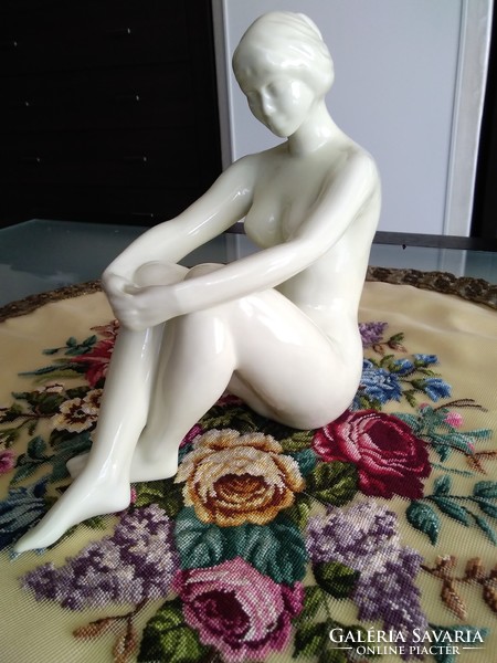 Rare Hólloháza female nude statue with lifelike representation, old markings!