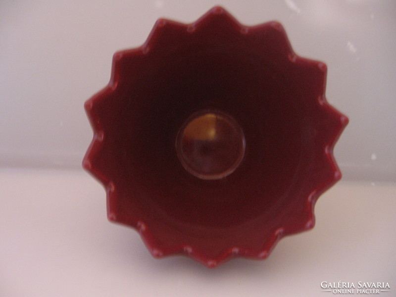 Burgundy ceramic casket, bowl in gold band with roses
