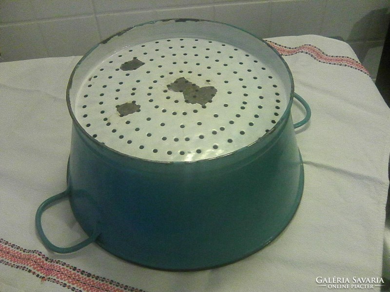 Large, enameled pasta strainer, fruit washer