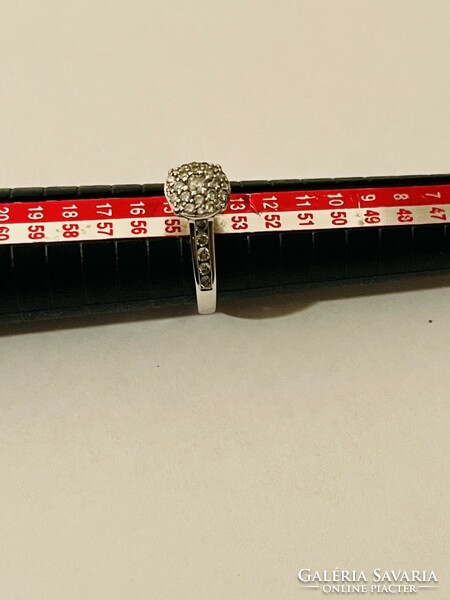 Gigantikus 0,72 Ct.gyémánt 18 K fehér arany  gyűrű a luxus szerelmeseinek elérhető áron.