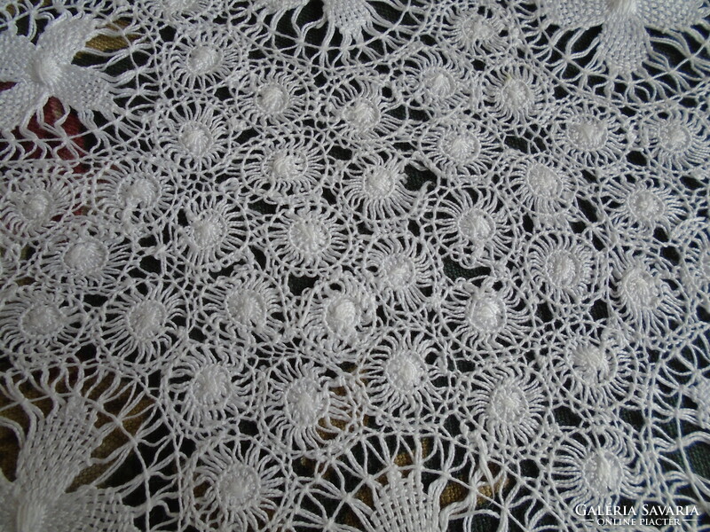 36 X 23 cm. Handmade thesa lace tablecloth.