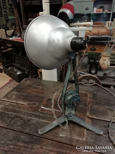 Műhely lámpa, régi 1950-es évekből, íróasztali lámpa, ipari stílusú "vallató lámpa" kékes szín
