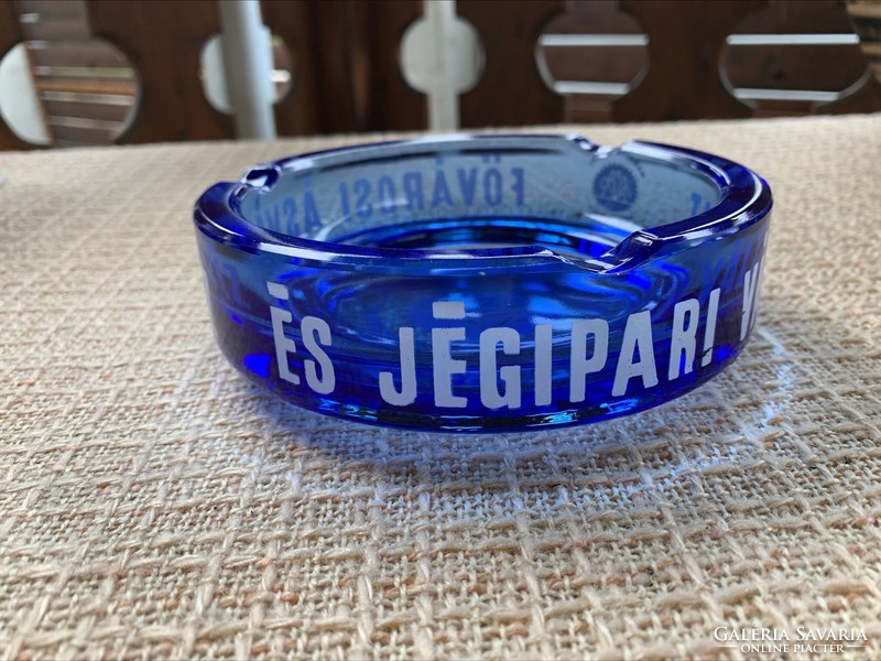 Fővárosi ásványvíz és Jégipari vállalat Margitszigeti kristályvíz kék üveg hamutartó, hamuzó