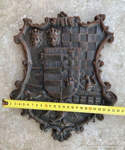 Cast iron center coat of arms