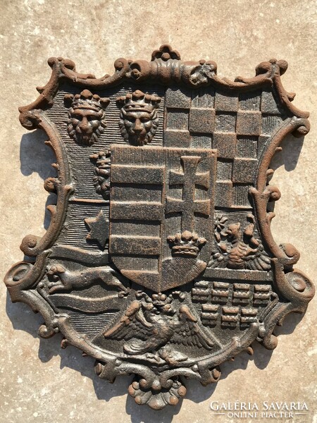 Cast iron center coat of arms