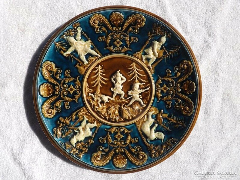 Gebrüder schütz (1854 -1900) wall majolica decorative plate, 30 cm diameter
