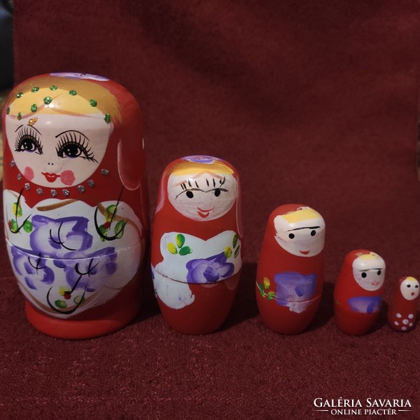 5-piece wooden doll toy resembling Matryoshka dolls