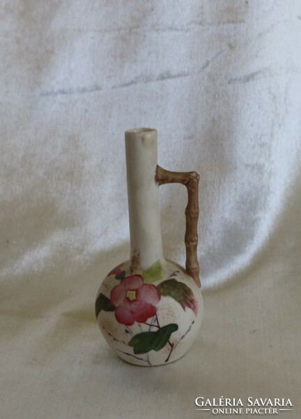 Antik porcelán váza ,alján jelzett 09 jelzéssel.-nagyon különleges darab