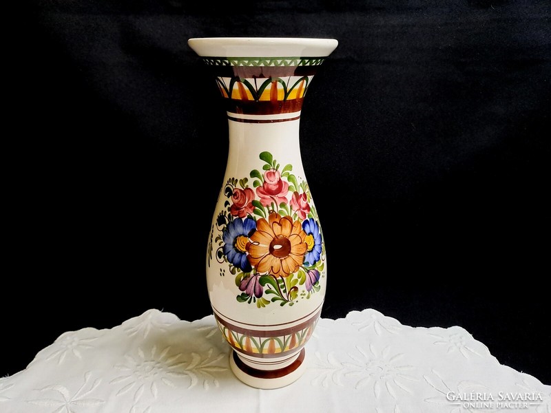 Very beautiful hand-painted, marked flower pattern ceramic vase, 29 cm high