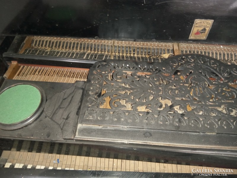 Piano in bad condition