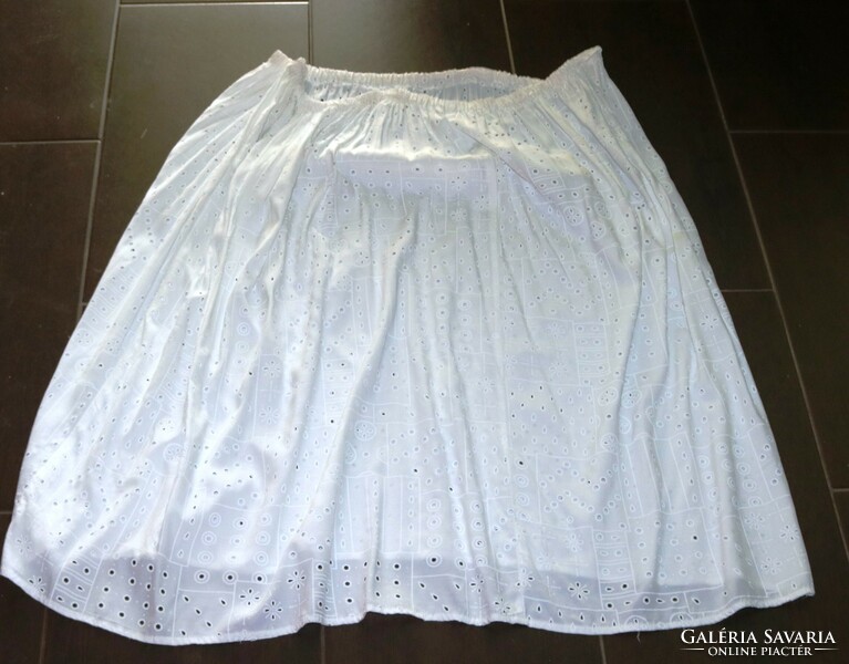 A petticoat used under a traditional skirt